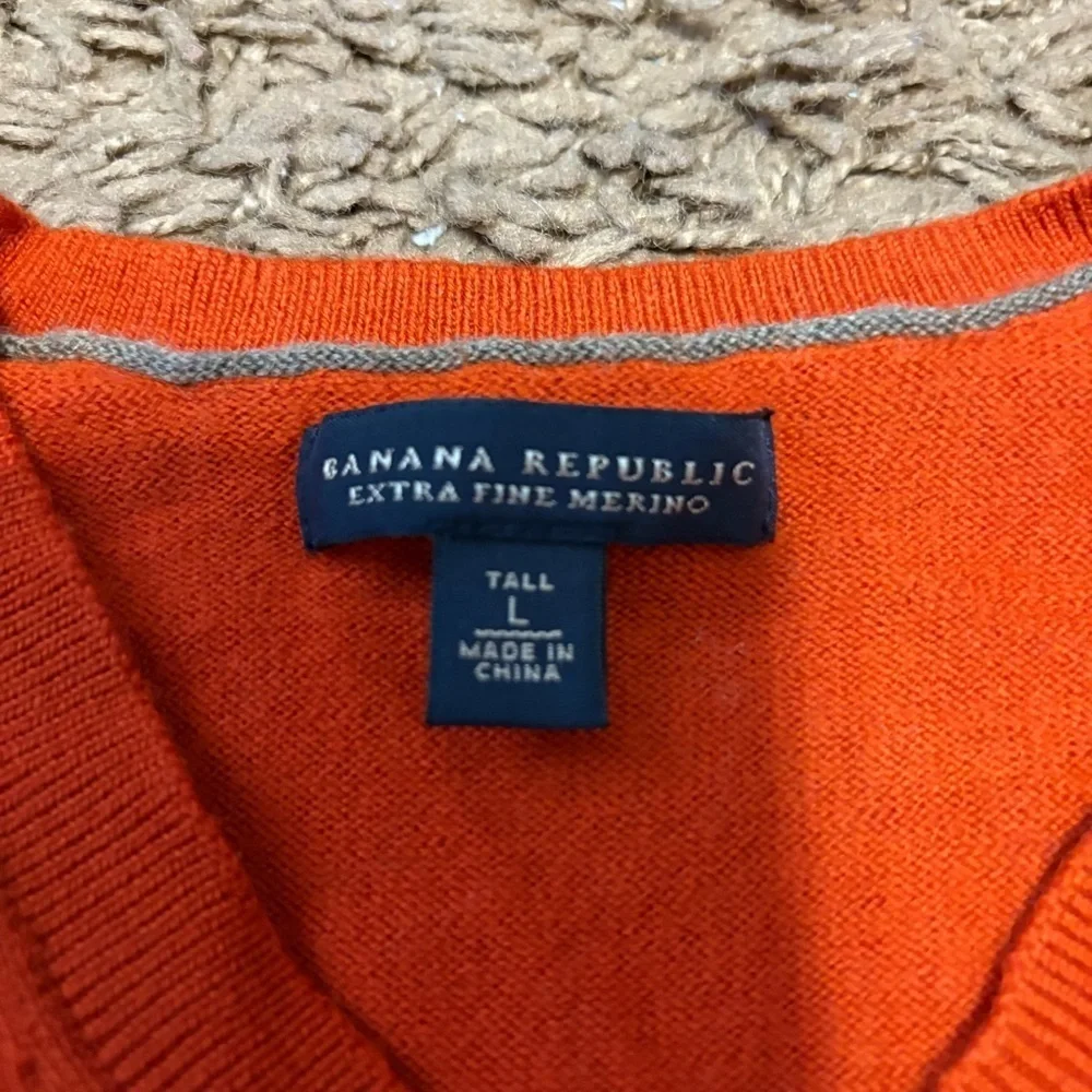 Banana Republic V-Neck Extra Fine Merino Wool Sweater Large Tall Men’s Orange